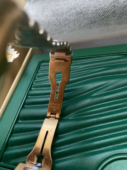 Годинник Rolex в різних кольорах