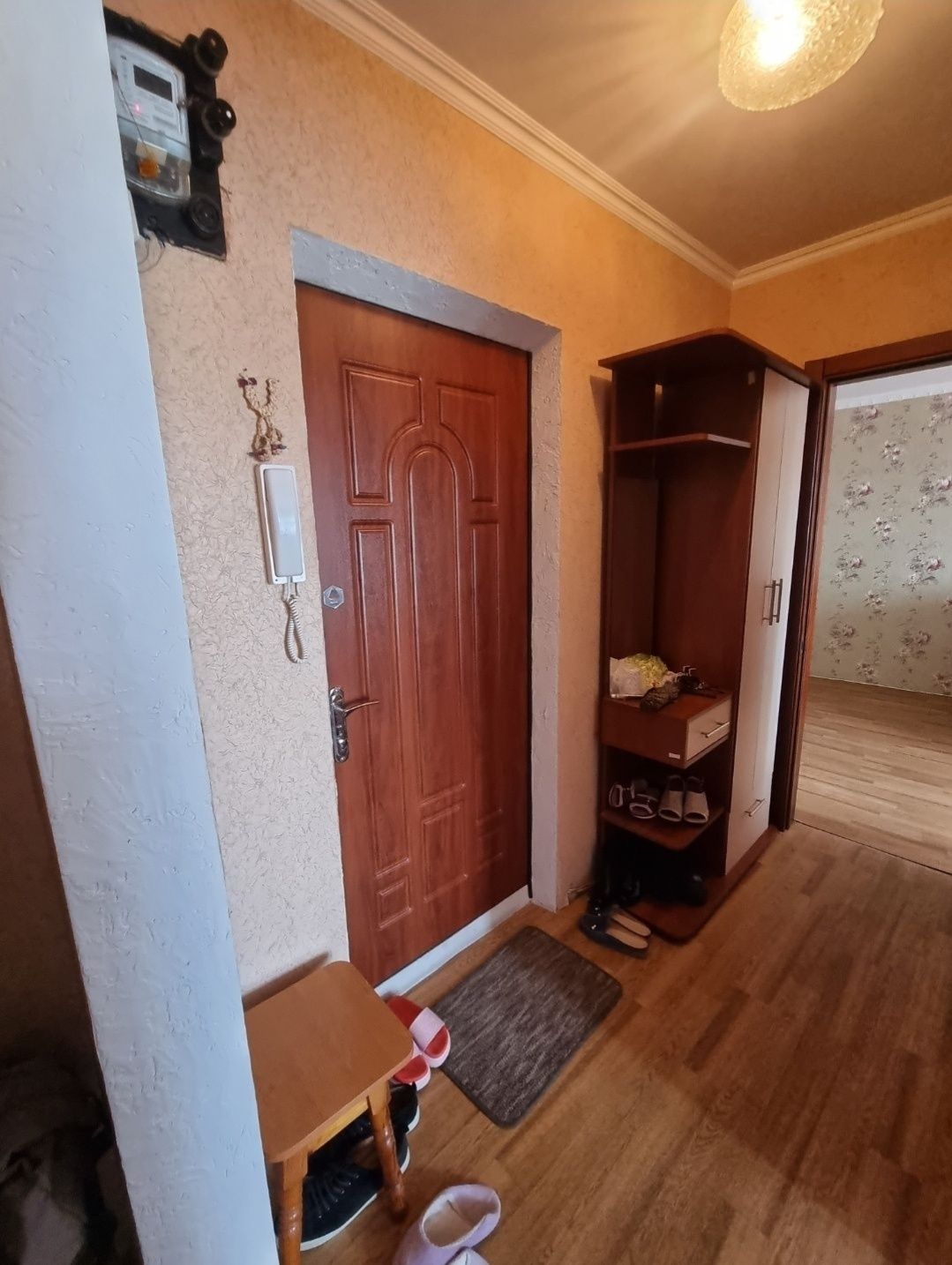 Продам отличную 2х на Коммунаре, дом возле набережной!
