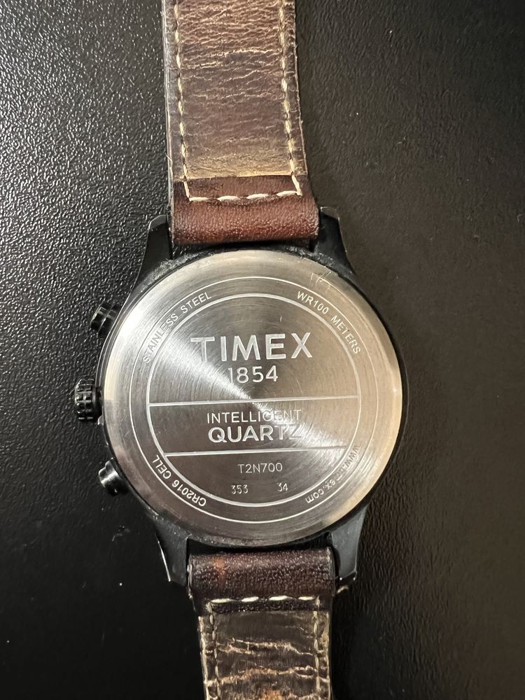 Годинник Timex T2N700