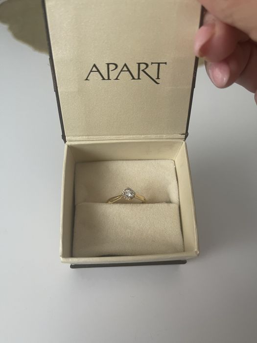 Pierścionek zaręczynowy  złoto 585 z diamentem