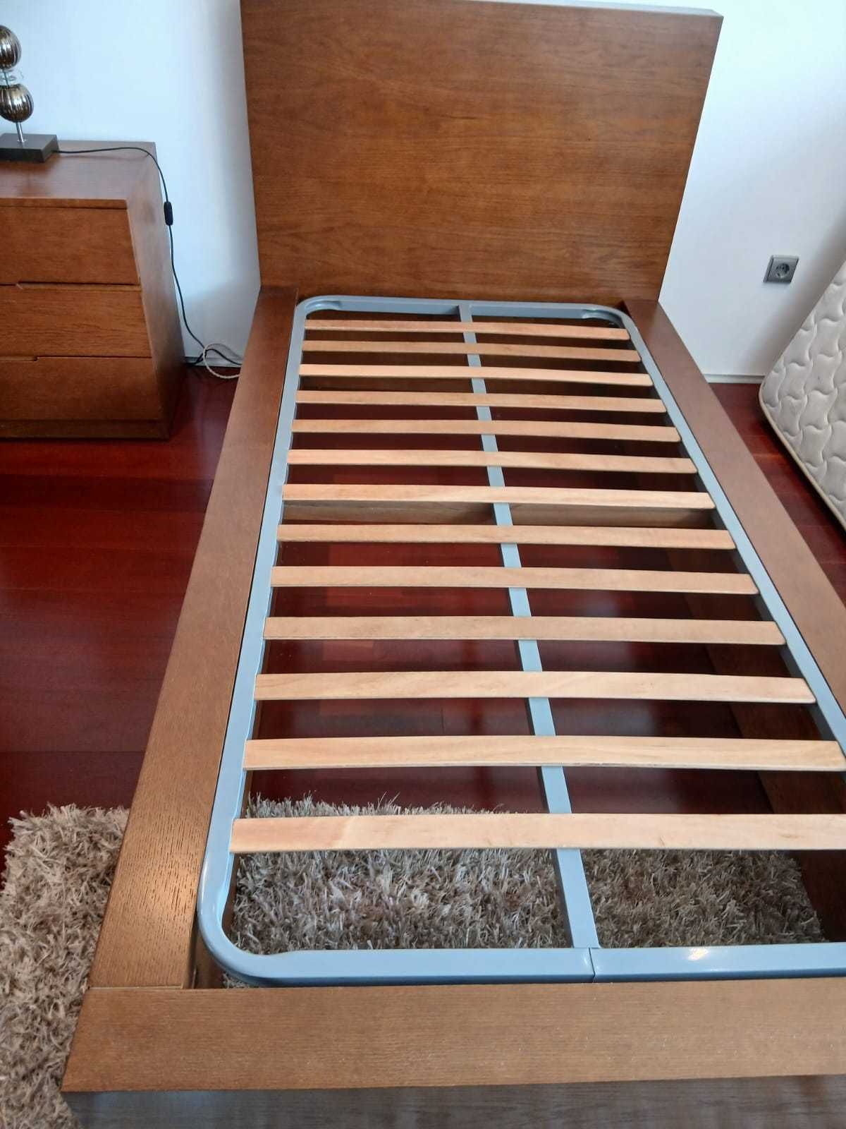 cama de solteiro em madeira maciça  com estrado incluído