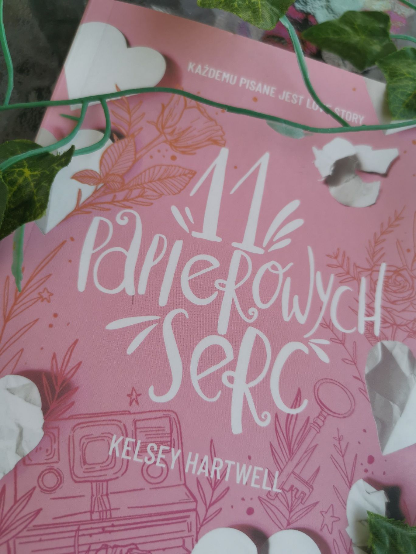11 papierowych serc
