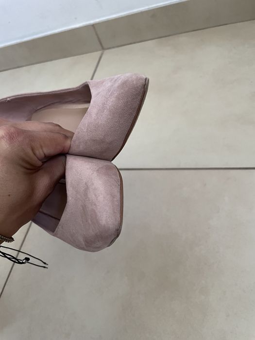Stradivarius 36 czółenka zamszowe na obcasie pudrowy róż