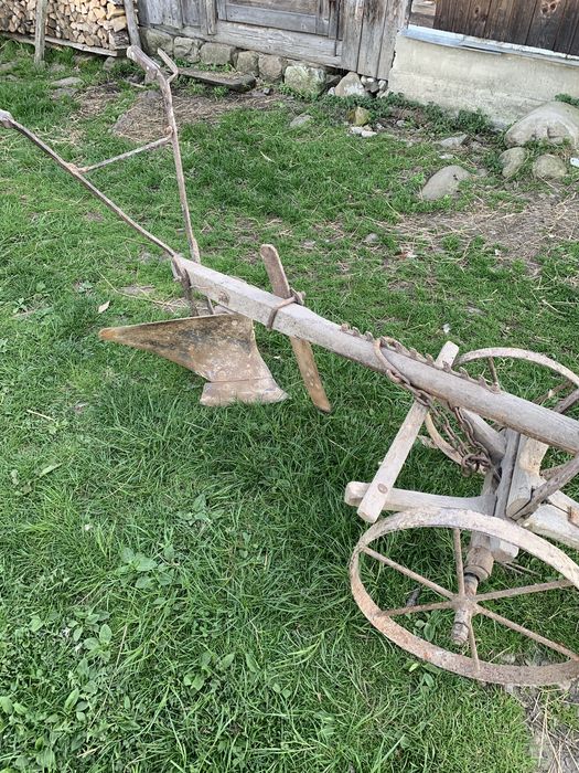Продам плуг для коня