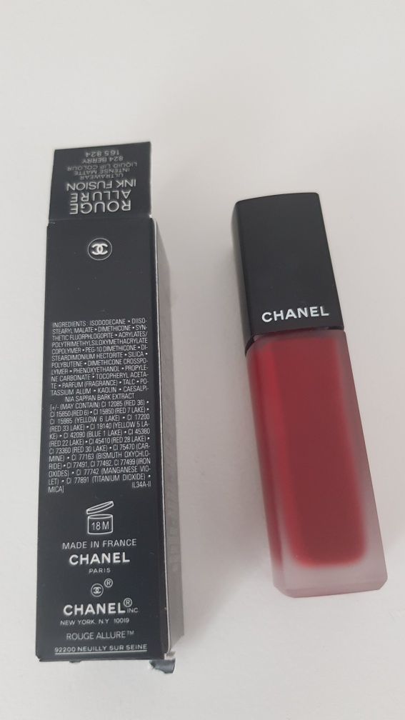 Pomadka Chanel nr 824.