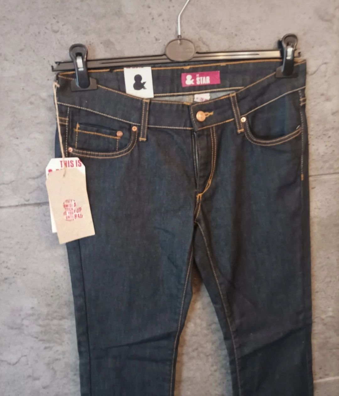 H&M,  modne spodnie jeansowe damskie, jeansy, szerokie nogaw
