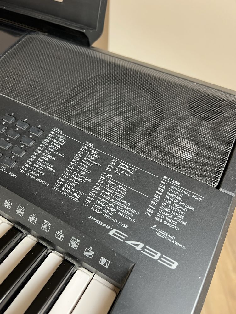 Yamaha PSR-E433 + statyw Athletic