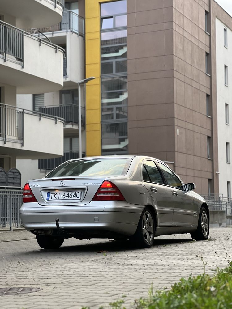 sprzedaję Mercedesa W203 2.0 Kompressor, gaz–benzyna.