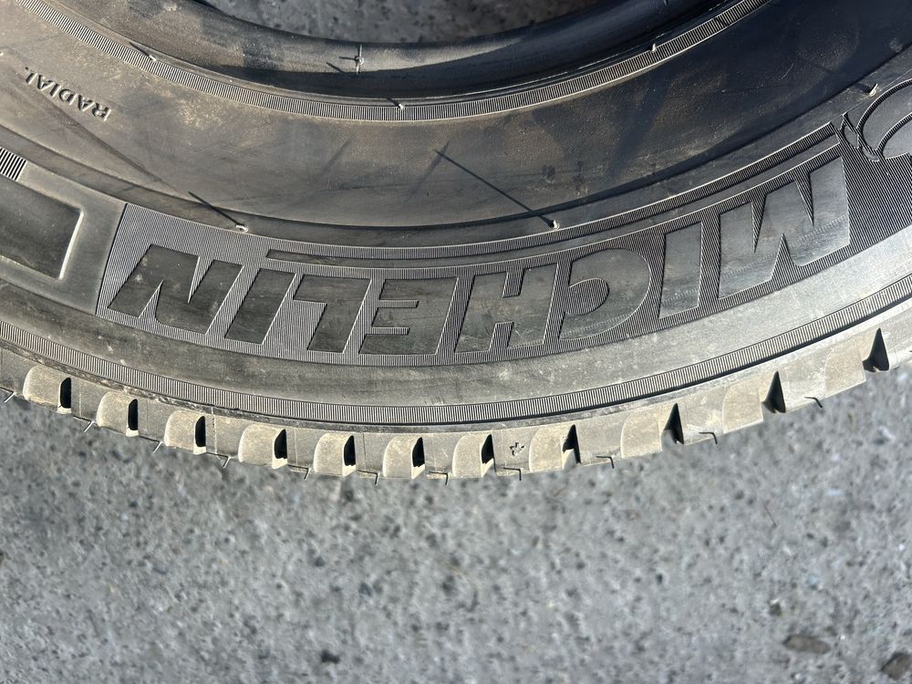 Opony letnie dostawcze 227/75R16C x 2 szt Michelin