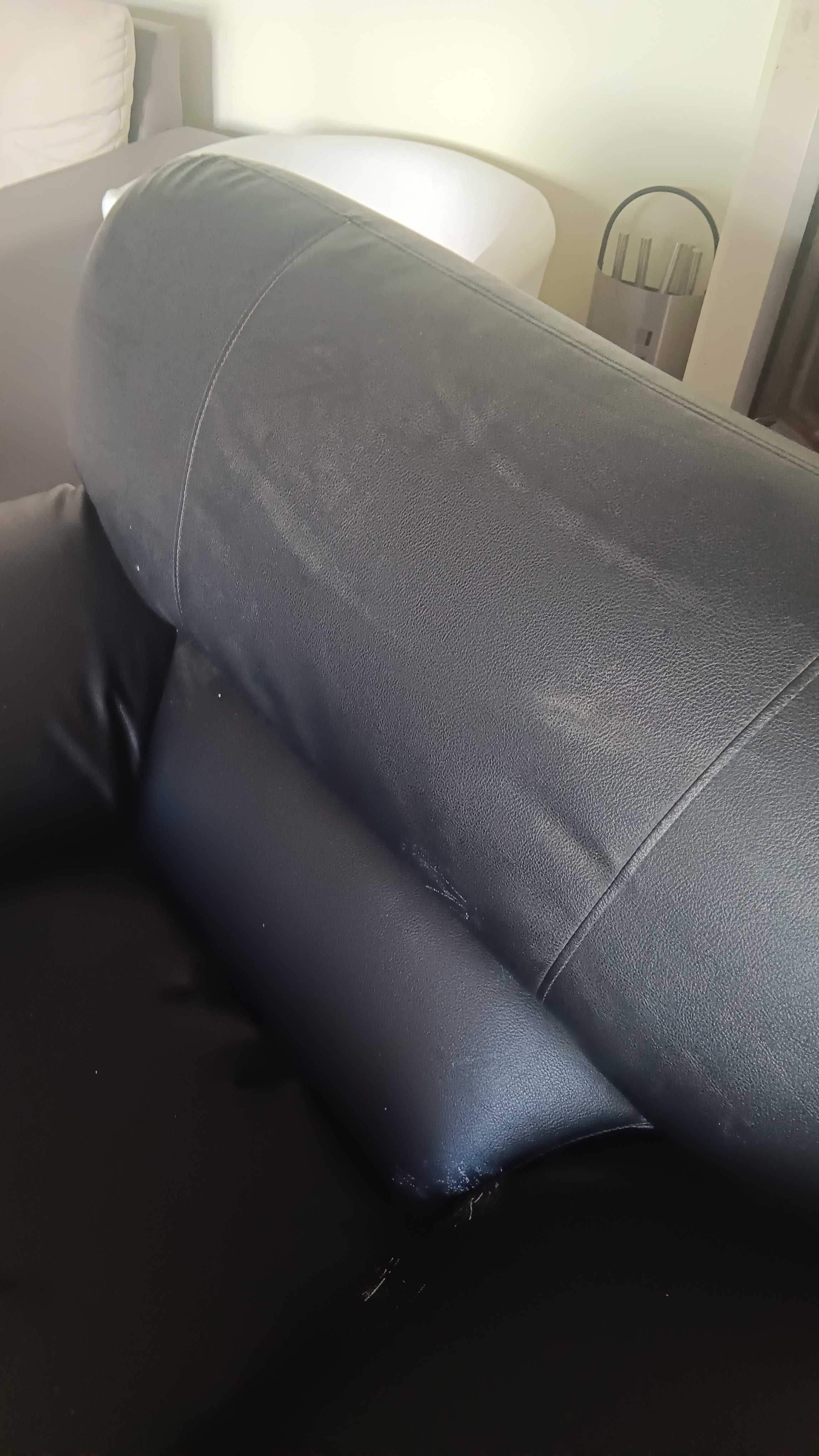 Sofá Preto em pele 1 lugar