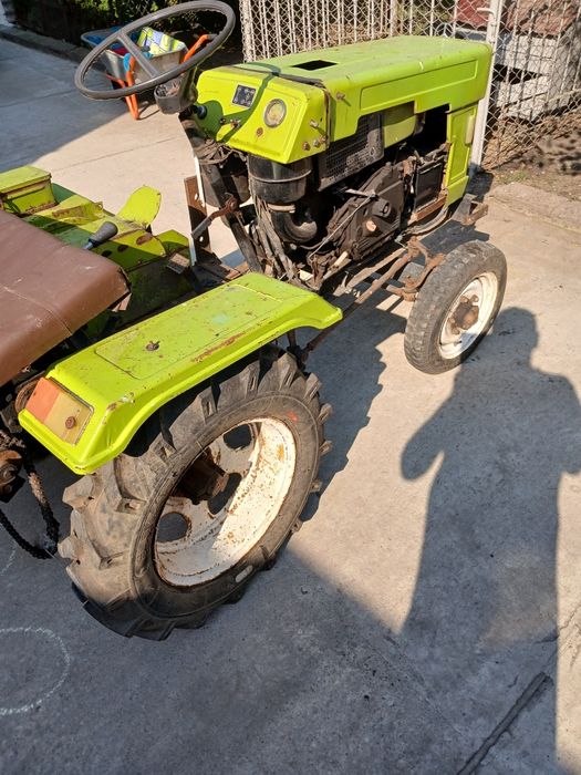 Трактор продам 12