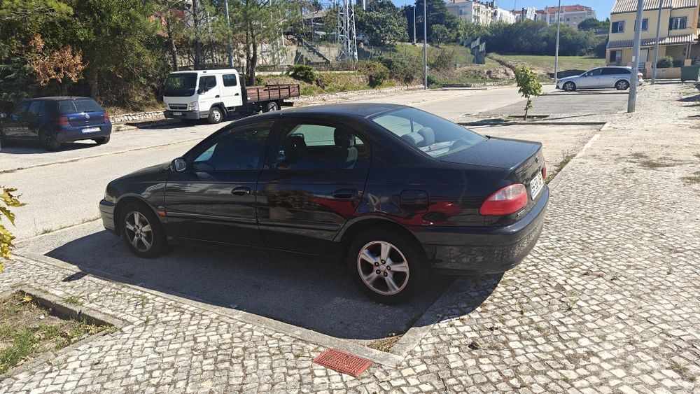 Toyota Avensis 1.6 gasolina Ano 2000