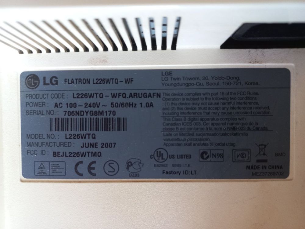 Монитор Lg белого цвета