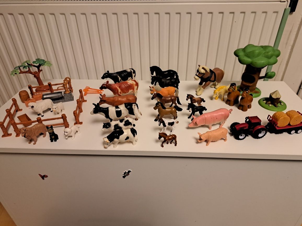 Farma figurki zwierząt, traktor, zagroda