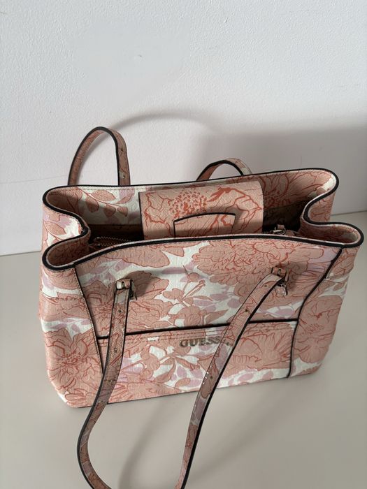 Torebka guess wzory kwiaty shopper