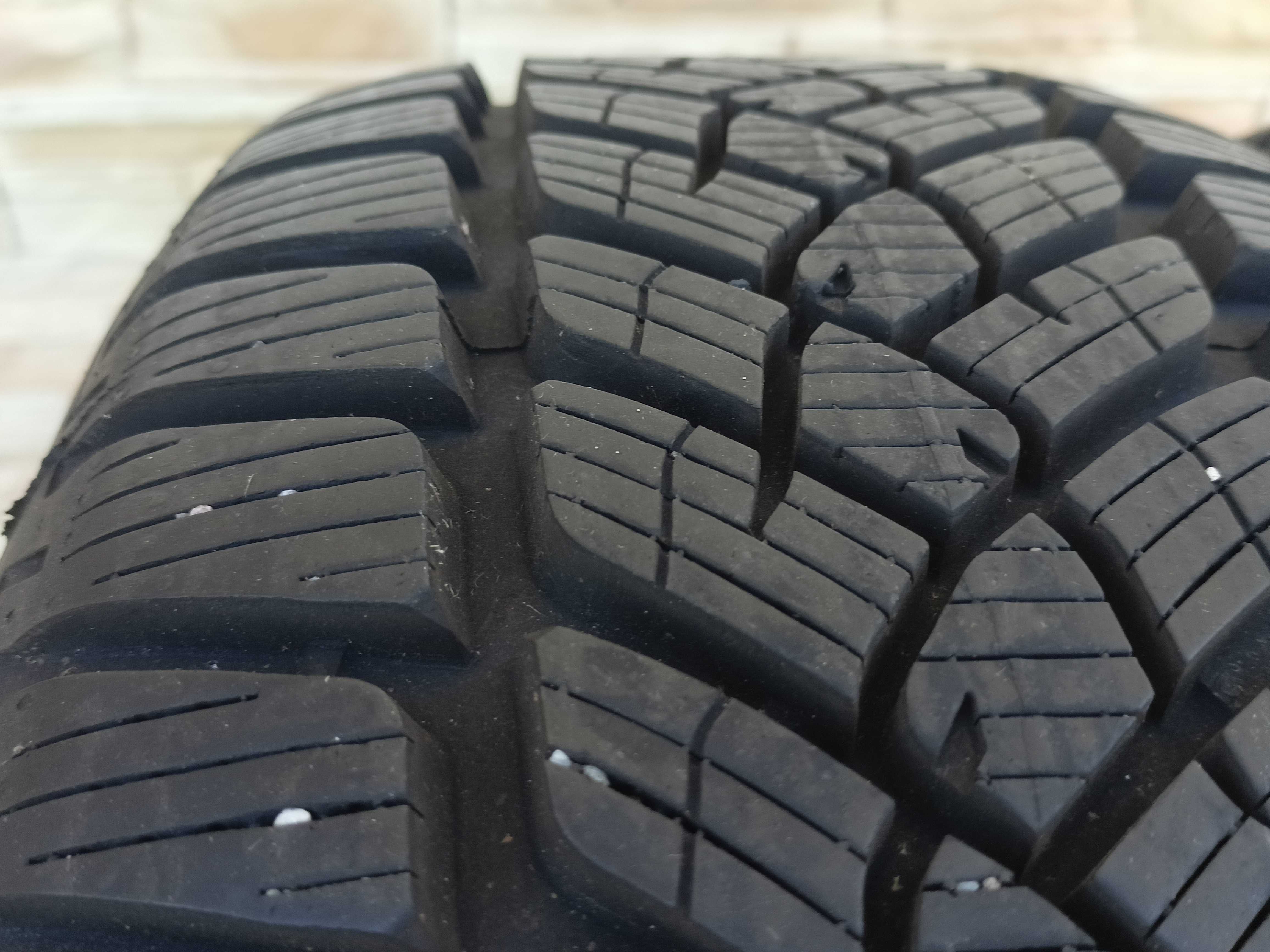 215/55r17  FULDA   ,   8mm  , 19/20rok     jak NOWE