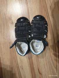 Sandałki skurzane ,pantofle rozmiar 24