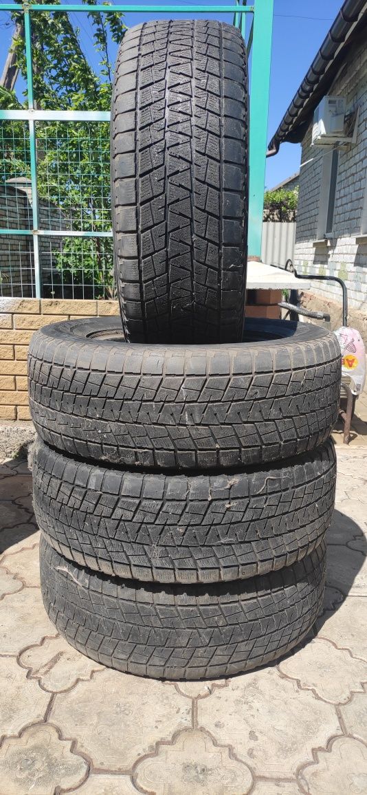 Bridgestone 265/65r17