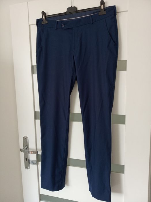 Garnitur męski granatowy slim fit studniówka wesele bierzmowanie
