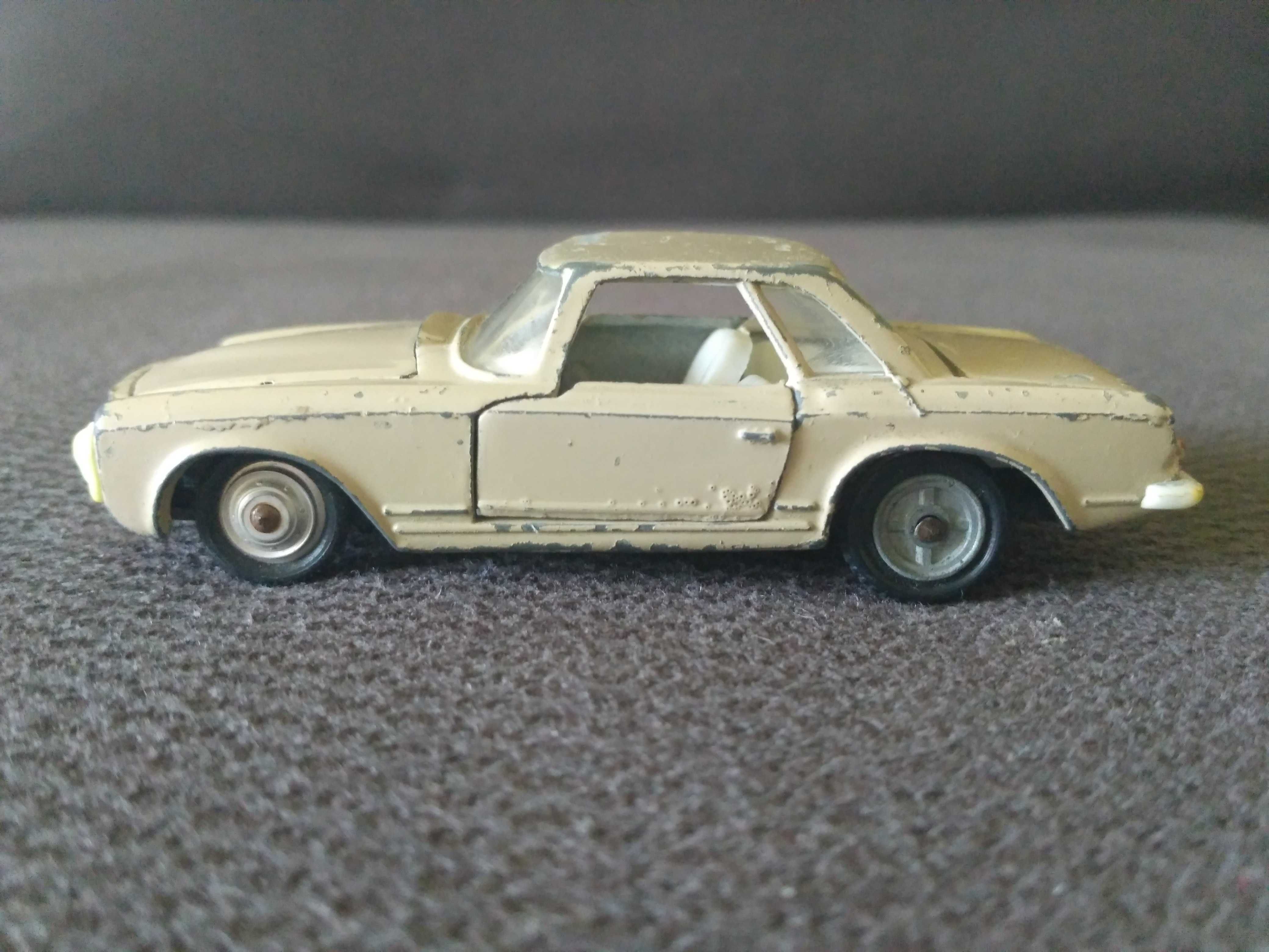 Модель Mercedes-Benz 230 SL. Пр-во СССР, масштаб 1:43