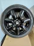 Mini Jantes 17“ cor preta com Pneus Pirelli de inverno (usadas)