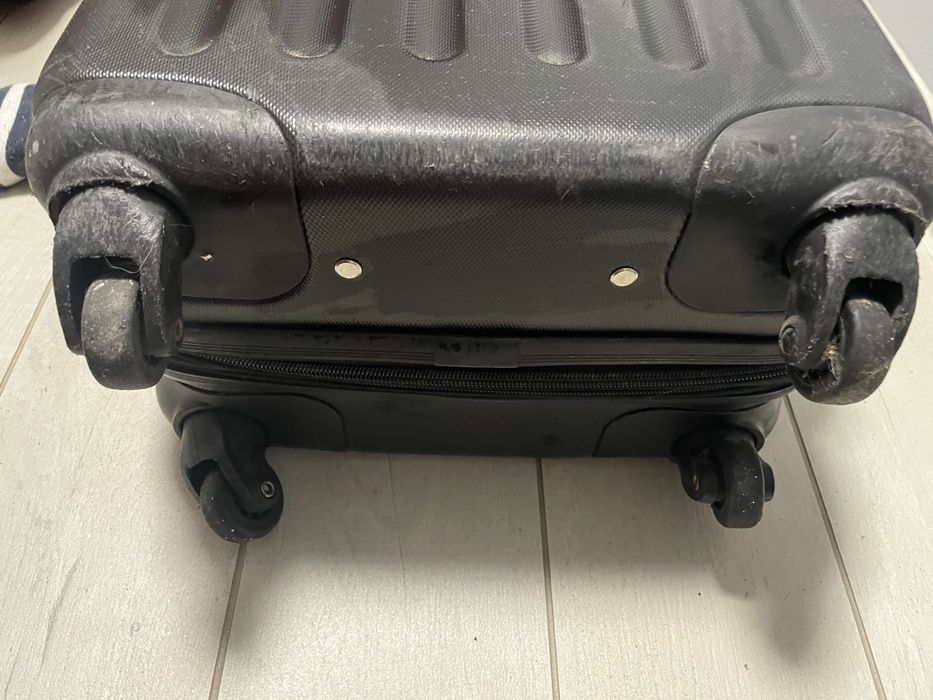 Валіза з пластику