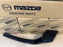 Молдинг решетки радиатора BLACK левый Mazda CX50