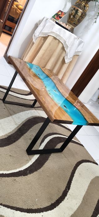 Mesa de centro em resina epóxi