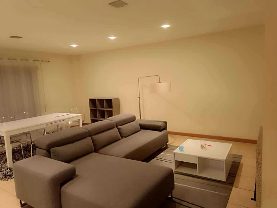 Sofá com chaise longue como novo