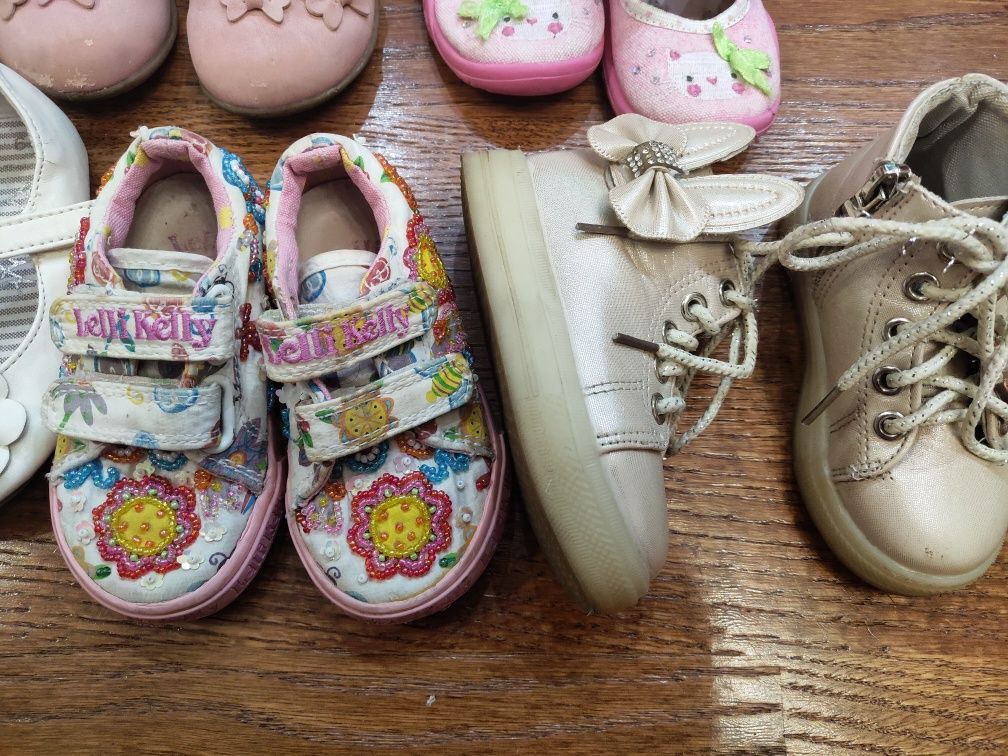 Взуття для дівчинки  20-21 кросівки ортопедичні босоніжки тапки балетк