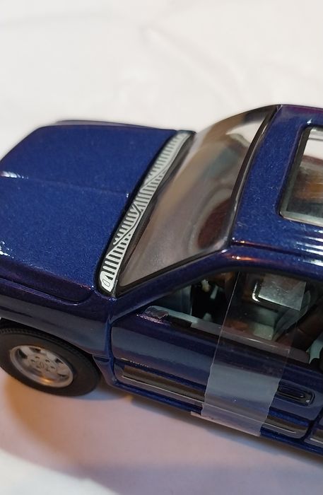 Miniatura em escala 1/43 Chevrolet Tahoe