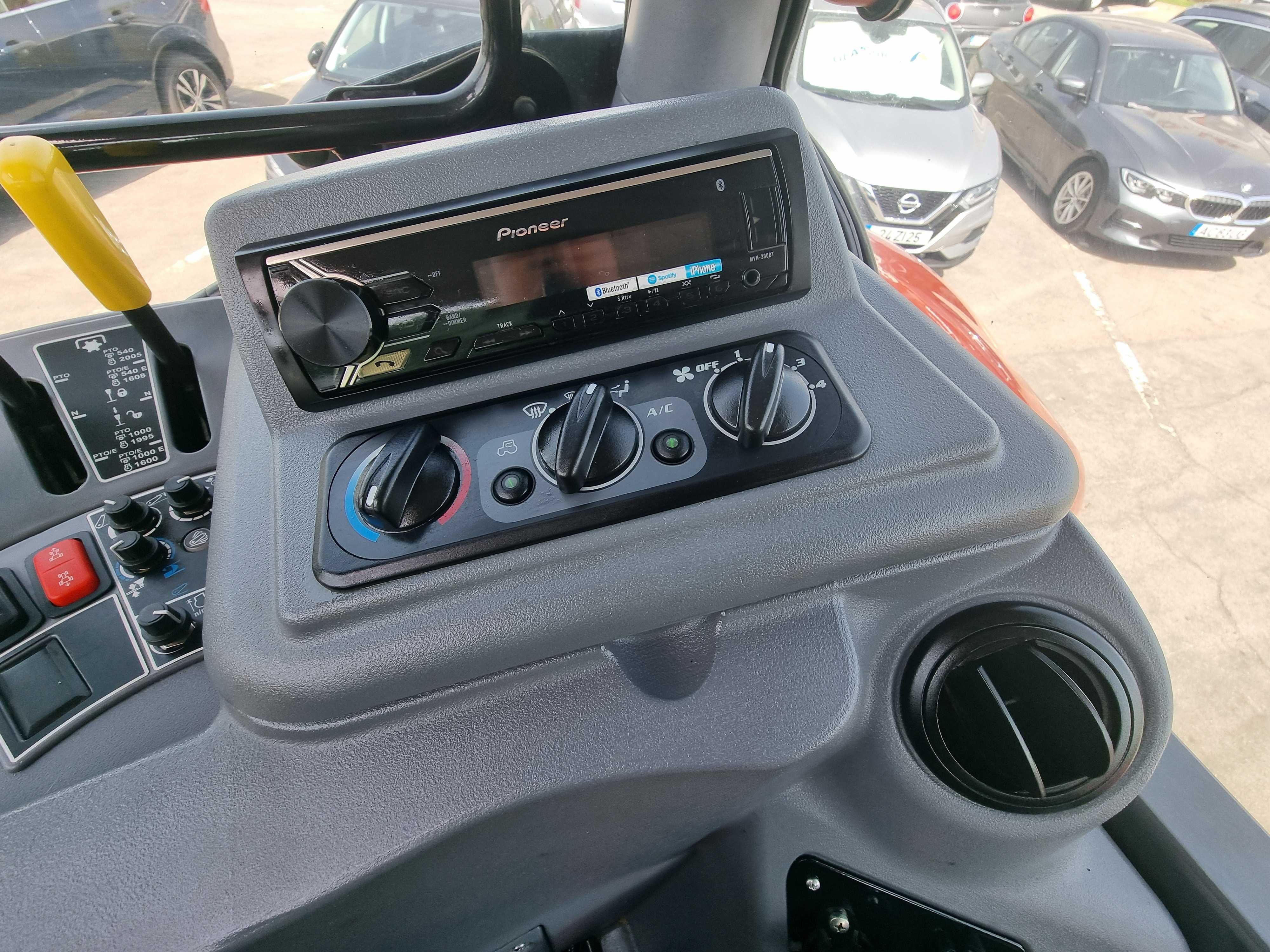 Kubota M6121 - Com apenas 1330,1 horas