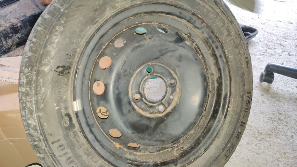 2 комплекта шин (175/65R14; 165/65R14)