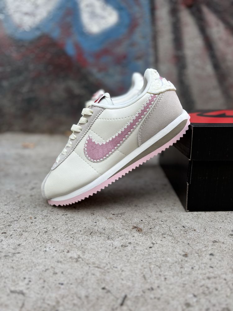 Жіночі кросівки Nike Cortez Valentine’s Day 2025