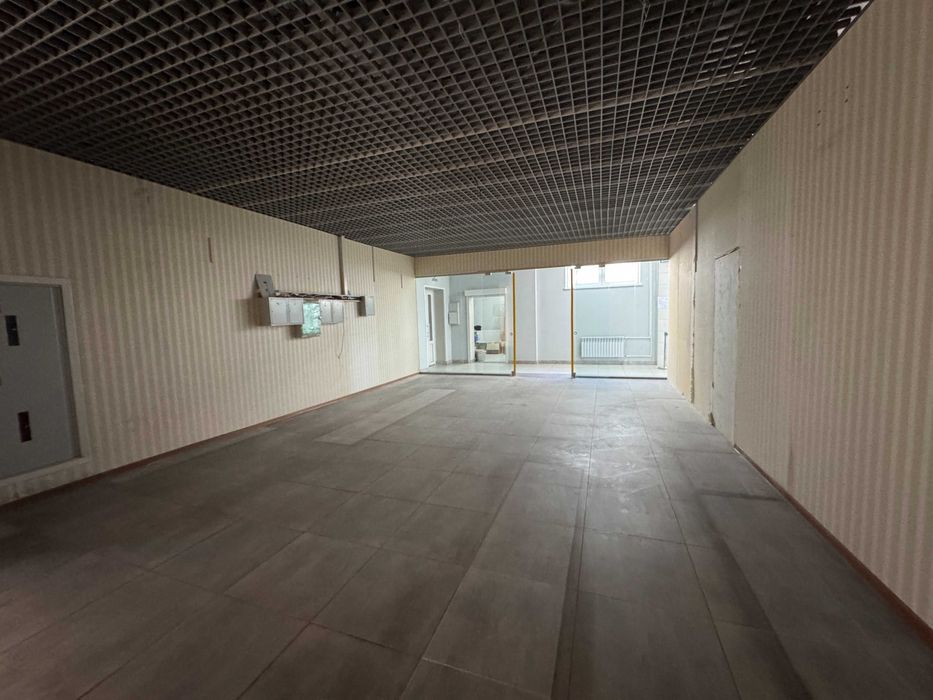 Торгове приміщення в ТЦ Ринковий