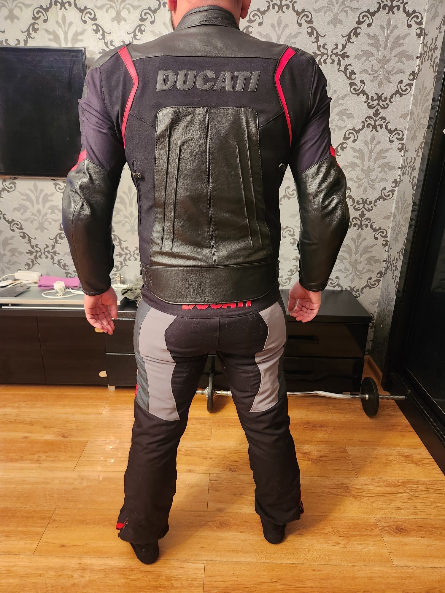Продам комбез раздельный Dainese Ducati