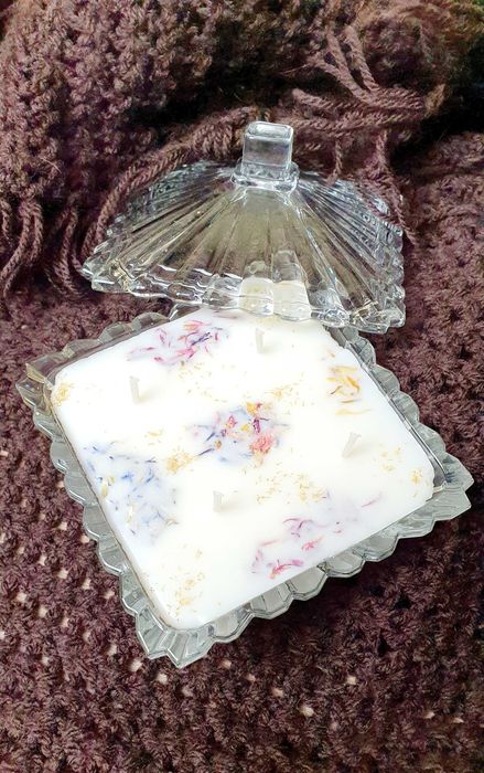 Efektowna świeca sojowa, zapach goździków z pomarańczą