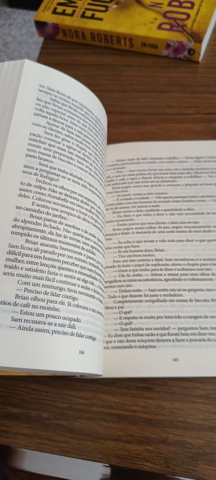 Livros de Nora Roberts. Refúgio e Em Fuga.