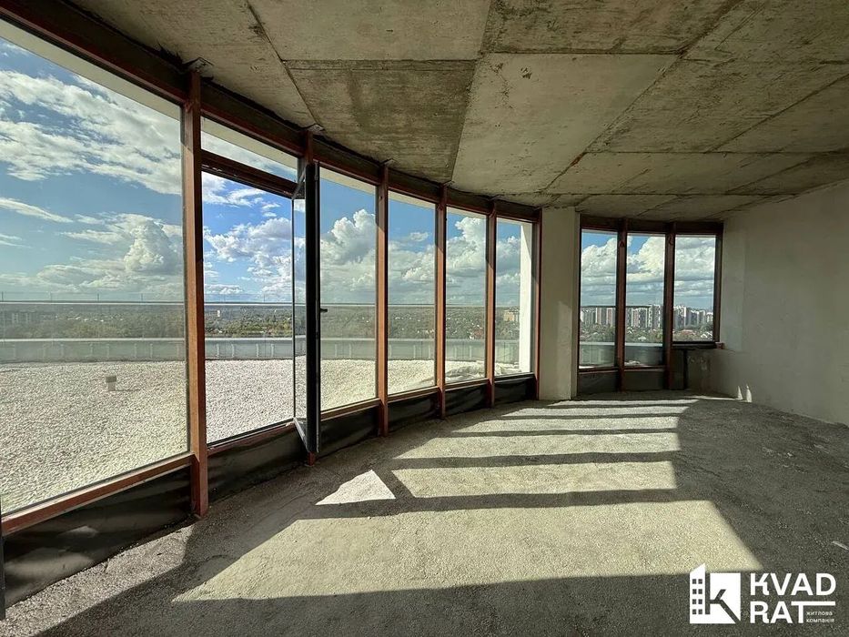 Продаж елітного пентхаусу  у першій лінії біля міського озера!!!