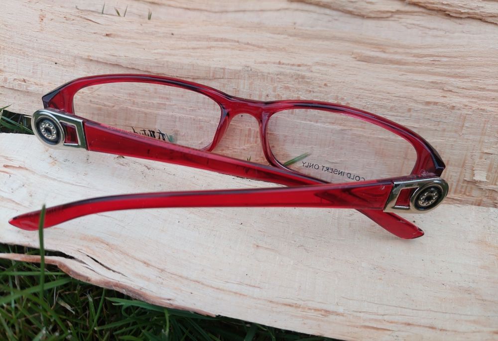 Яркие женские оправы цвета Burgundy от Attitides23!
