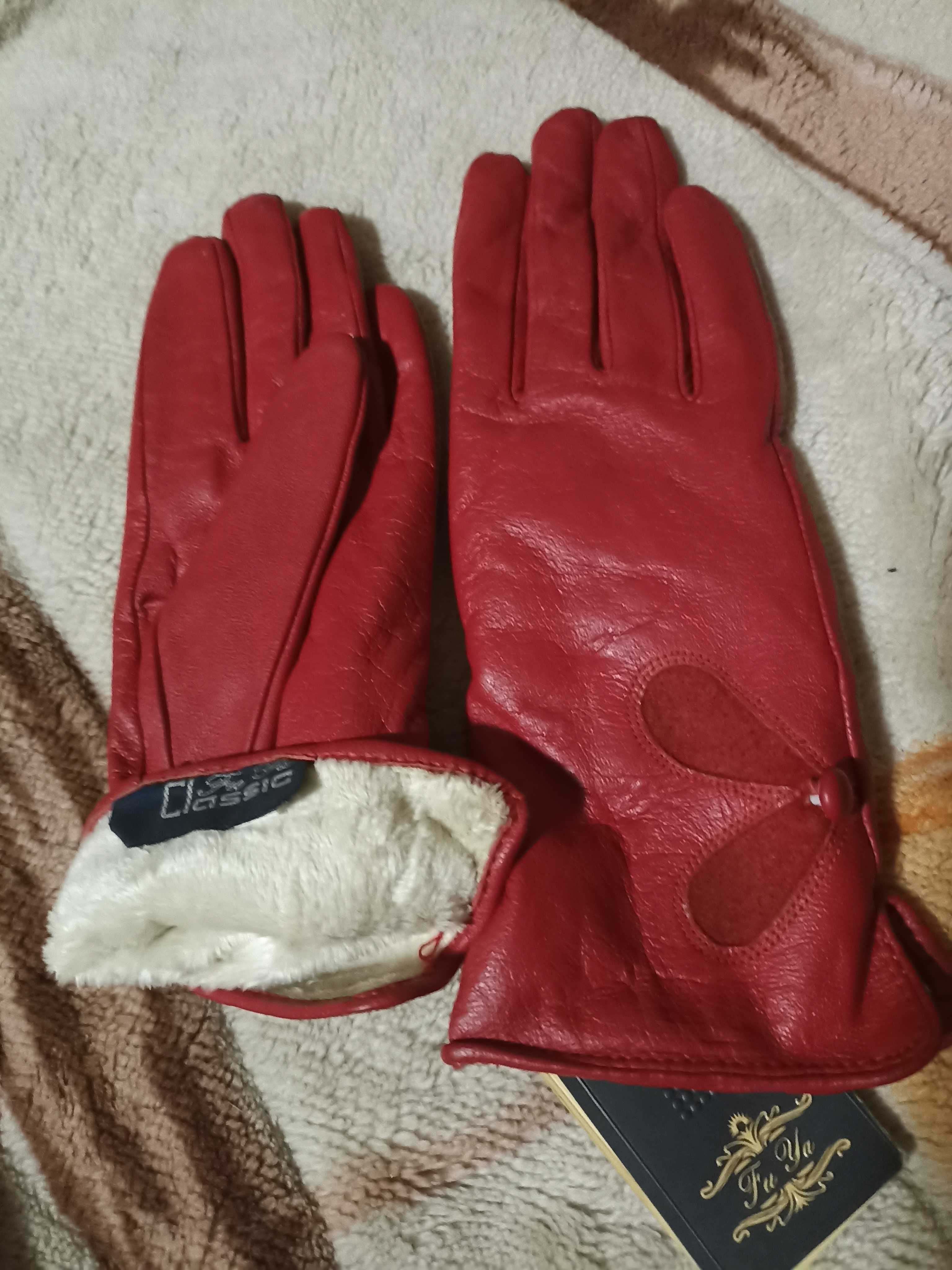 НОВЫЕ Красные и Темно красные  перчатки 6,5 размер