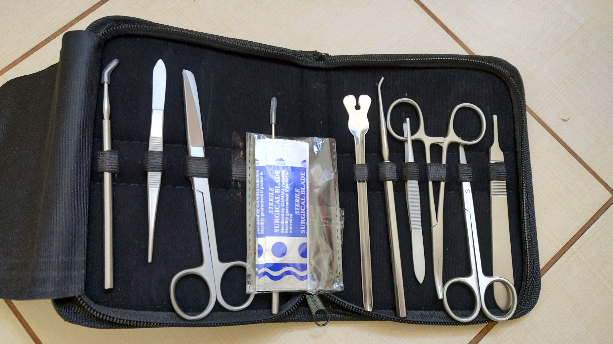 Sztućce do sekcji botanika laboratorium przyrządy biologia medyczna