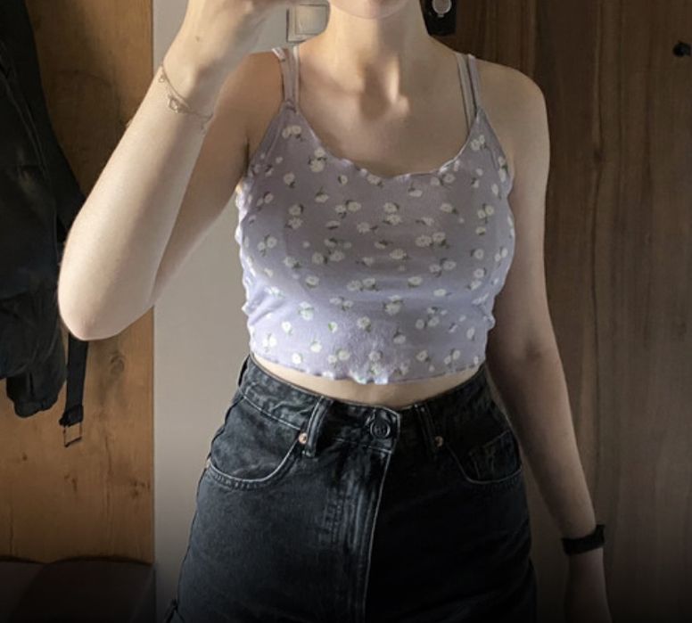 Lilowy crop top w kwiatki