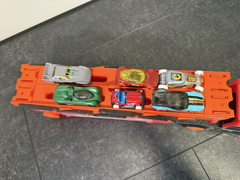 Вантажівка-транспортер Hot Wheels+ 6 фірмових машинок hot wheels