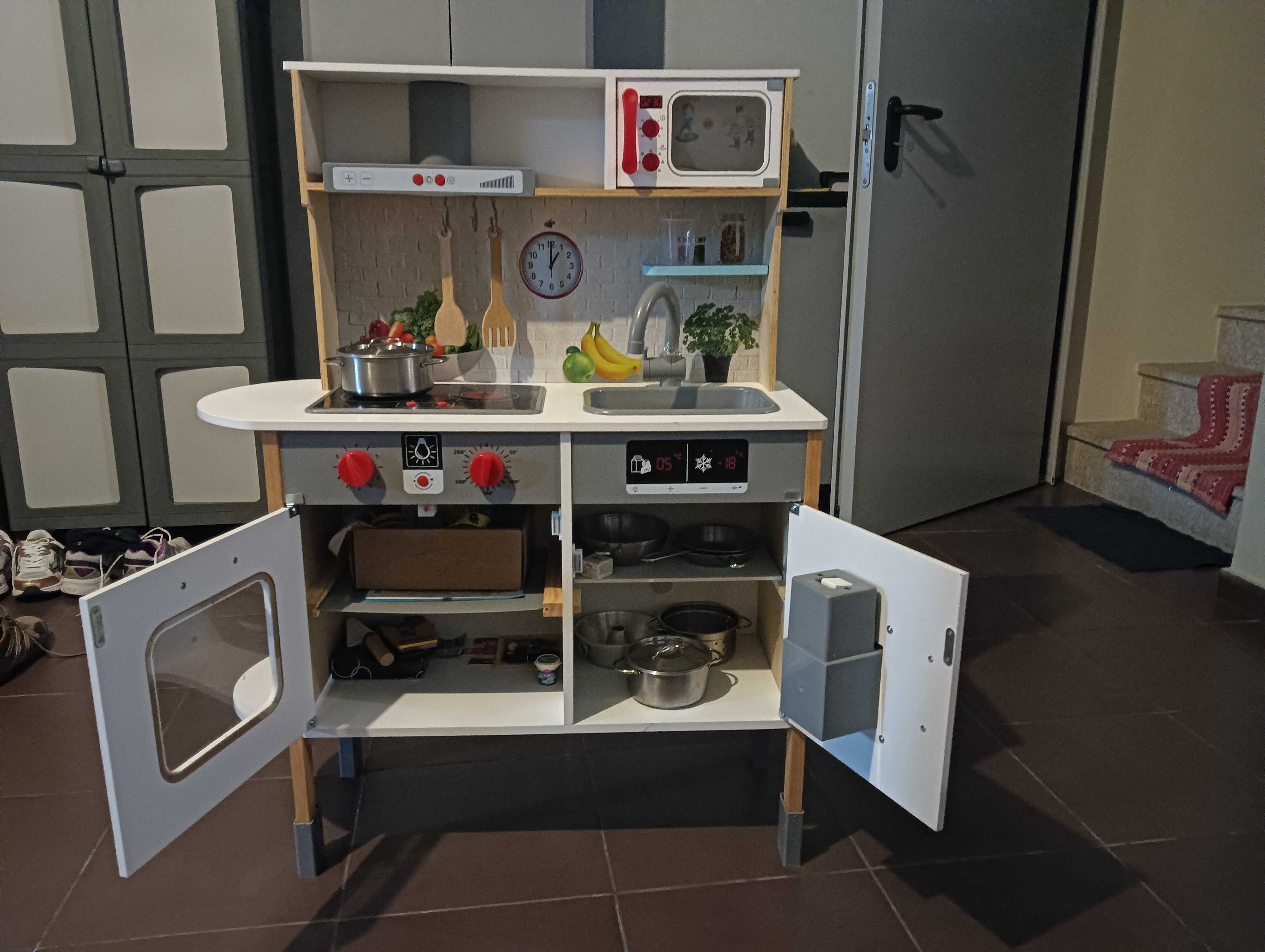 Cozinha de Brincar em Madeira + Utensílios – Excelente Estado!