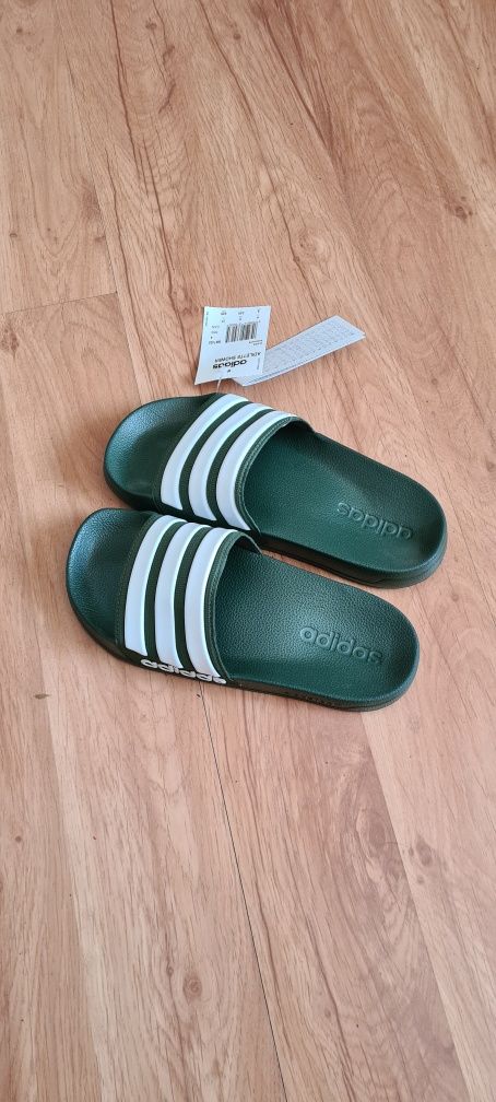 Nowe Adidas Adilette klapki na codzień lub ppd prysznic khaki zielone