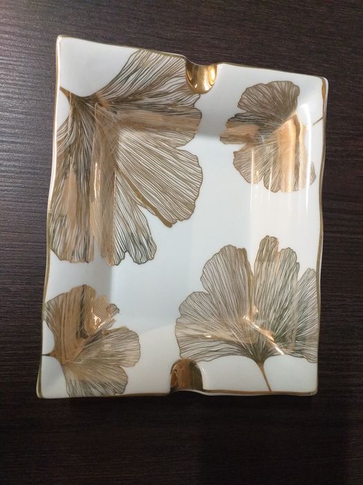 SEM USO Cinzeiro ZARA HOME,despeja bolsos dourado,em mão,DIAS ÚTEIS