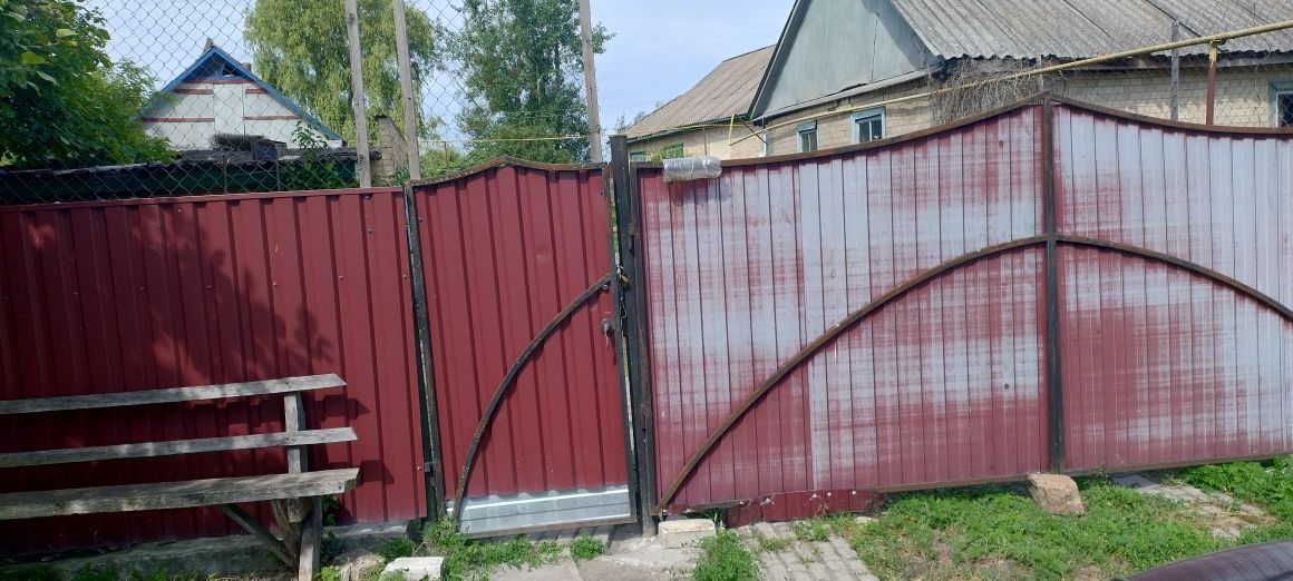 Продется дом з усіма удобствами