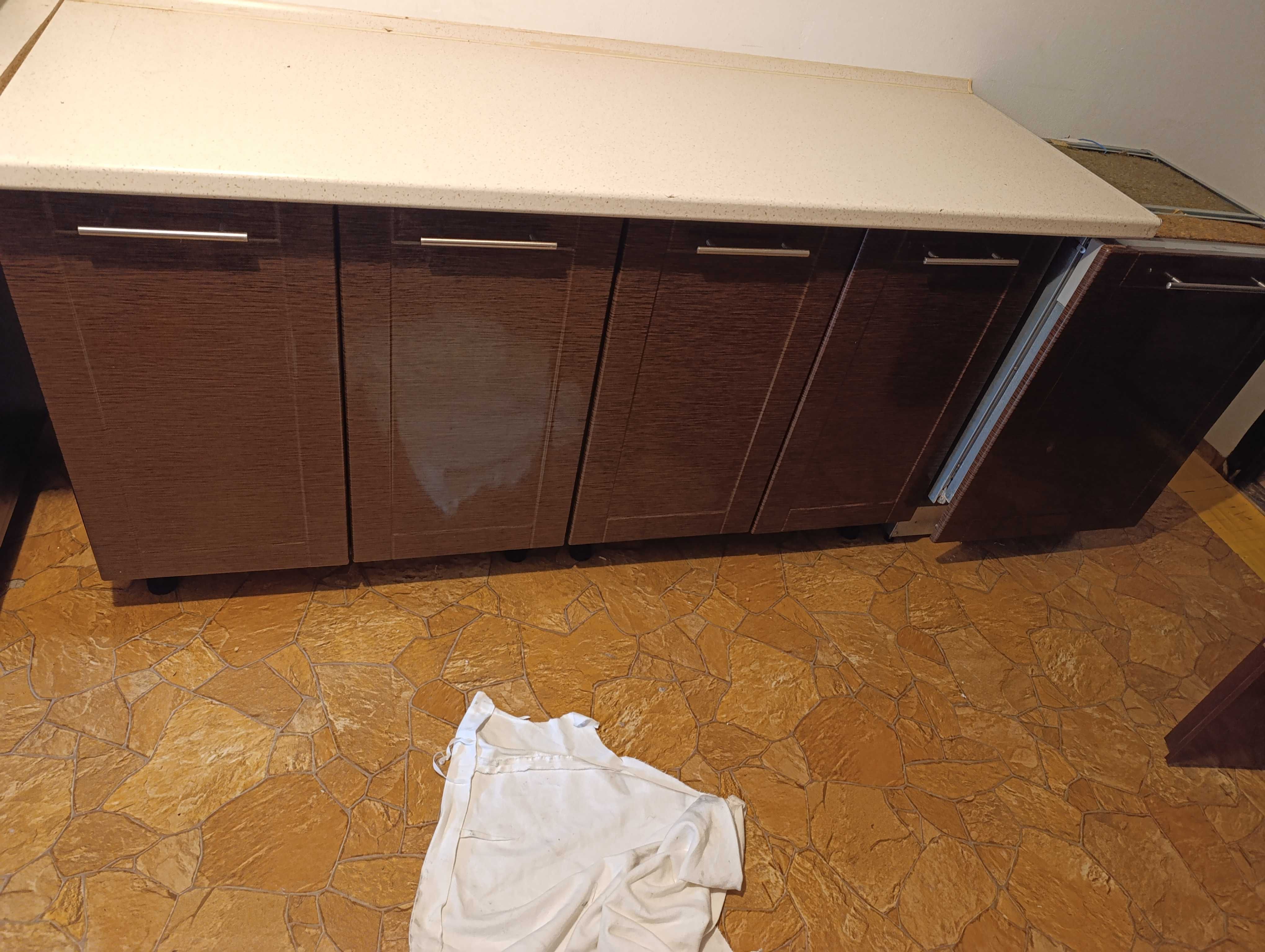 Używane meble kuchenne ze zmywarką Whirlpool