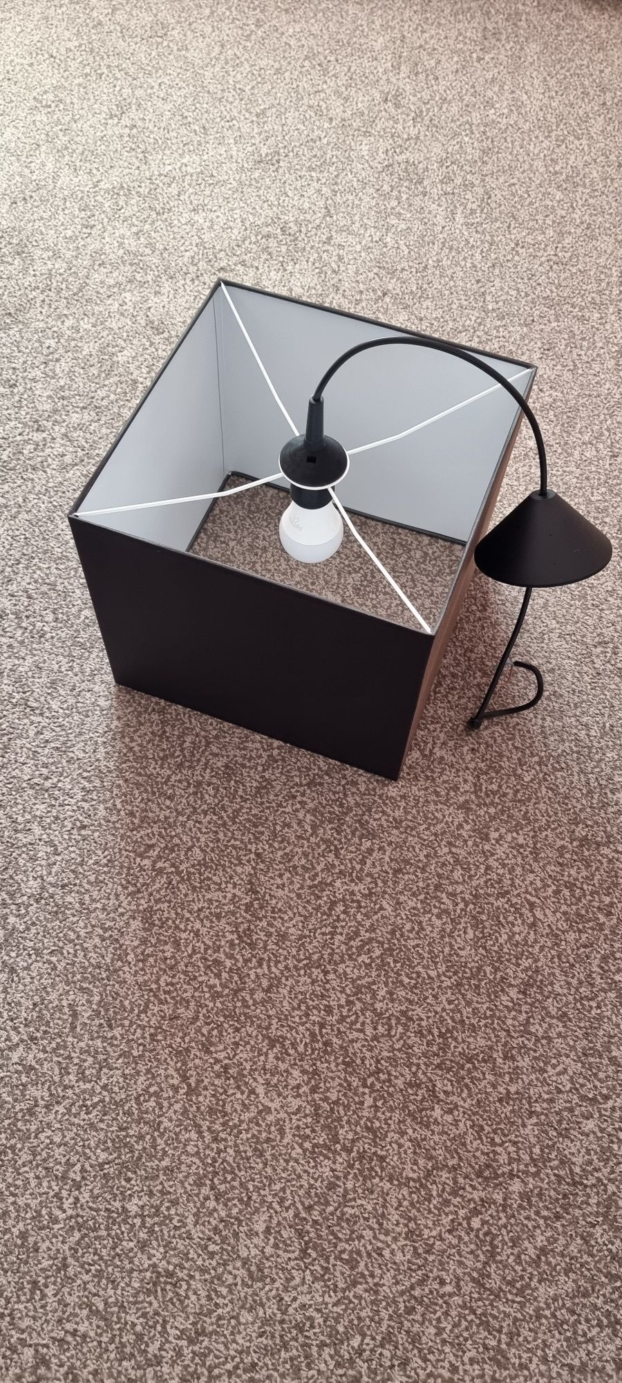 Lampa wiszącą kolor czarno-brązowy